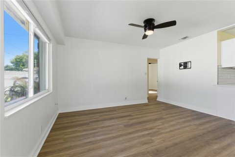 Casa en alquiler en Tampa, Florida, 2 dormitorios, 75.62 m2 № 2094143 - foto 8