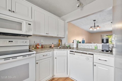 Condo in Ormond Beach, Florida, 3 bedrooms  № 1591852 - photo 9