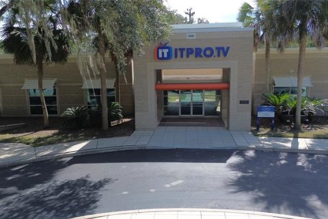 Immobilier commercial à Gainesville, Floride 2590.67 m2 № 2101996