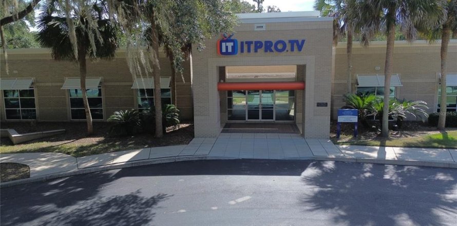 Immobilier commercial à Gainesville, Floride 2590.67 m2 № 2101996