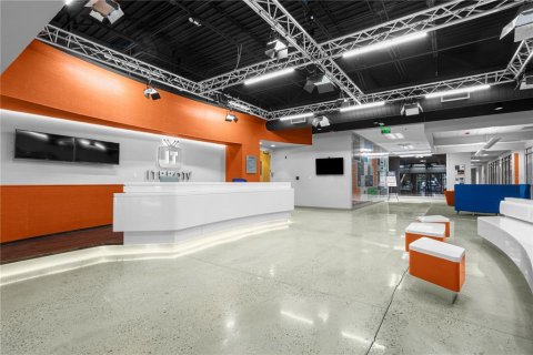 Immobilier commercial à louer à Gainesville, Floride: 2590.67 m2 № 2101996 - photo 2