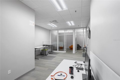 Immobilier commercial à louer à Gainesville, Floride: 2590.67 m2 № 2101996 - photo 13
