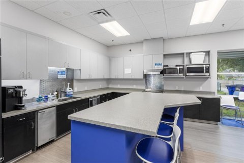 Immobilier commercial à louer à Gainesville, Floride: 2590.67 m2 № 2101996 - photo 7