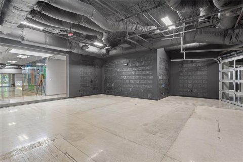 Immobilier commercial à louer à Gainesville, Floride: 2590.67 m2 № 2101996 - photo 18