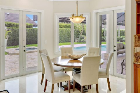 House in Miami, Florida 6 bedrooms, 395.39 sq.m. № 1890440 - photo 11