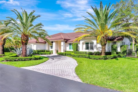House in Miami, Florida 6 bedrooms, 395.39 sq.m. № 1890440 - photo 4