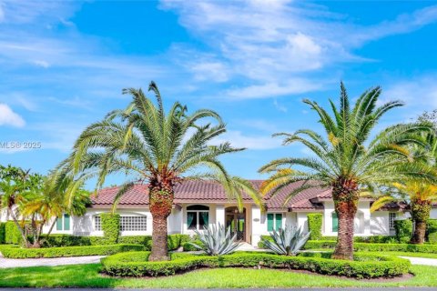 House in Miami, Florida 6 bedrooms, 395.39 sq.m. № 1890440 - photo 1