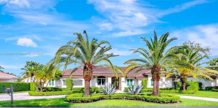 Casa en Miami, Florida 6 dormitorios, 395.39 m2 № 1890440
