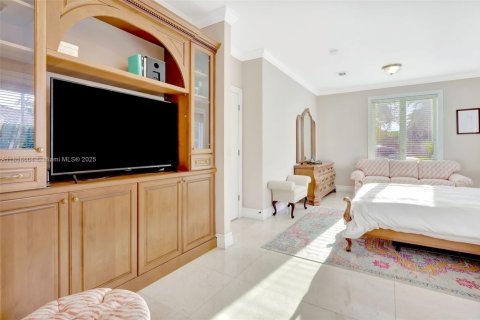 House in Miami, Florida 6 bedrooms, 395.39 sq.m. № 1890440 - photo 30