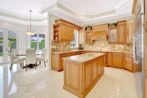 House in Miami, Florida 6 bedrooms, 395.39 sq.m. № 1890440 - photo 9