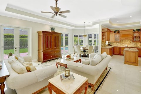 House in Miami, Florida 6 bedrooms, 395.39 sq.m. № 1890440 - photo 14