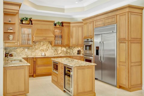 House in Miami, Florida 6 bedrooms, 395.39 sq.m. № 1890440 - photo 8