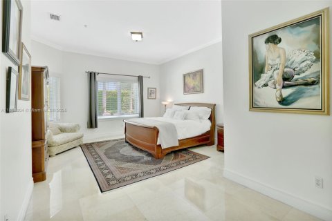 House in Miami, Florida 6 bedrooms, 395.39 sq.m. № 1890440 - photo 16