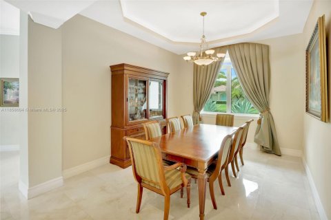 House in Miami, Florida 6 bedrooms, 395.39 sq.m. № 1890440 - photo 7