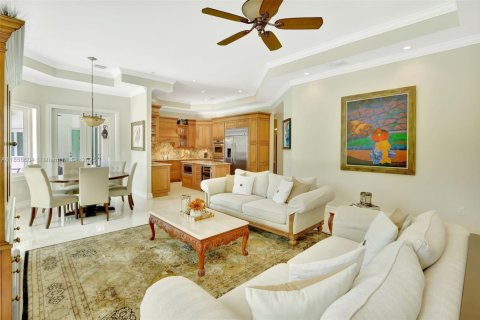 House in Miami, Florida 6 bedrooms, 395.39 sq.m. № 1890440 - photo 13