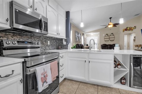 House in Riverview, Florida 3 bedrooms, 118.45 sq.m. № 1799799 - photo 17