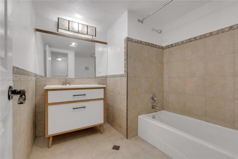 Купить виллу или дом в Тамарак, Флорида 3 спальни, 202.34м2, № 2007841 - фото 14