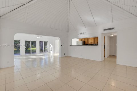 Купить виллу или дом в Тамарак, Флорида 3 спальни, 202.34м2, № 2007841 - фото 3