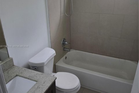 Propiedad comercial en venta en Miami, Florida, 169.45 m2 № 1998628 - foto 23