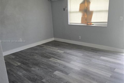 Propiedad comercial en venta en Miami, Florida, 169.45 m2 № 1998628 - foto 8