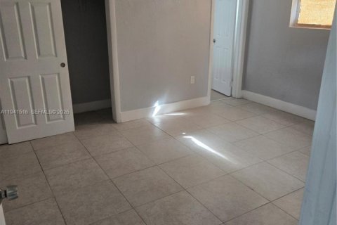 Propiedad comercial en venta en Miami, Florida, 169.45 m2 № 1998628 - foto 20