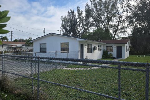 Propiedad comercial en venta en Miami, Florida, 169.45 m2 № 1998628 - foto 5