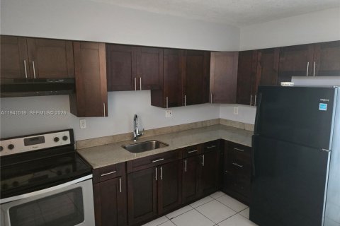 Propiedad comercial en venta en Miami, Florida, 169.45 m2 № 1998628 - foto 17