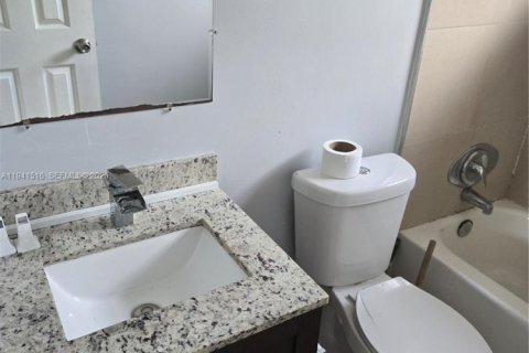 Propiedad comercial en venta en Miami, Florida, 169.45 m2 № 1998628 - foto 12