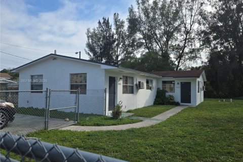 Коммерческая недвижимость в Майами, Флорида 169.45м2 № 1998628