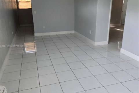 Propiedad comercial en venta en Miami, Florida, 169.45 m2 № 1998628 - foto 19