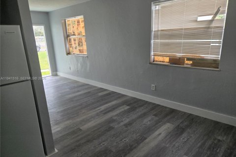 Propiedad comercial en venta en Miami, Florida, 169.45 m2 № 1998628 - foto 9