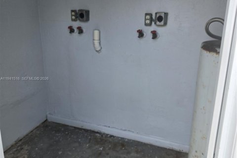 Propiedad comercial en venta en Miami, Florida, 169.45 m2 № 1998628 - foto 14