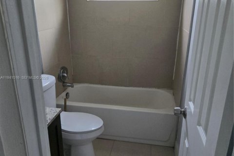 Propiedad comercial en venta en Miami, Florida, 169.45 m2 № 1998628 - foto 11