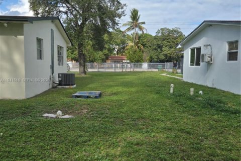 Propiedad comercial en venta en Miami, Florida, 169.45 m2 № 1998628 - foto 7