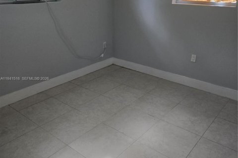 Propiedad comercial en venta en Miami, Florida, 169.45 m2 № 1998628 - foto 22