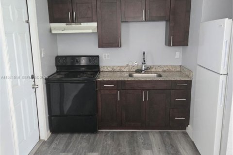 Propiedad comercial en venta en Miami, Florida, 169.45 m2 № 1998628 - foto 13