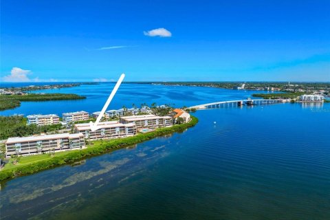 Condo in Englewood, Florida, 2 bedrooms № 2103668