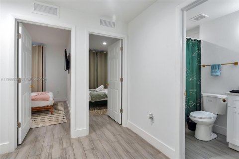 Propiedad comercial en venta en Miami, Florida, 538.83 m2 № 2029295 - foto 13