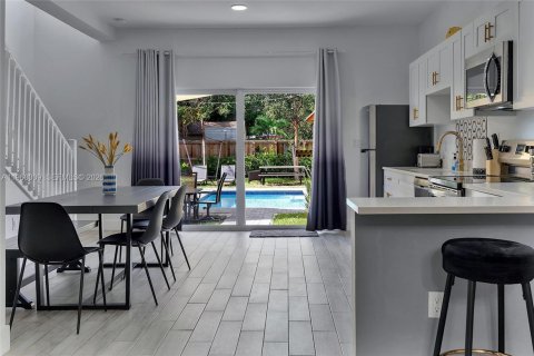 Propiedad comercial en venta en Miami, Florida, 538.83 m2 № 2029295 - foto 3