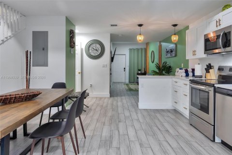 Propiedad comercial en venta en Miami, Florida, 538.83 m2 № 2029295 - foto 9