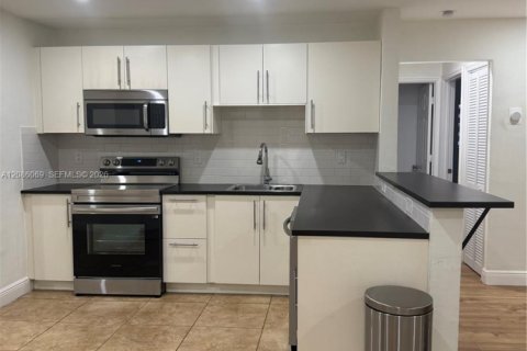 Villa ou maison à louer à Dania Beach, Floride: 3 chambres, 132.57 m2 № 2363431 - photo 8