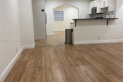 Villa ou maison à louer à Dania Beach, Floride: 3 chambres, 132.57 m2 № 2363431 - photo 6