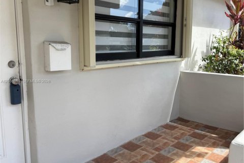 Villa ou maison à louer à Dania Beach, Floride: 3 chambres, 132.57 m2 № 2363431 - photo 3