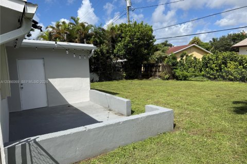 Villa ou maison à louer à Dania Beach, Floride: 3 chambres, 132.57 m2 № 2363431 - photo 5
