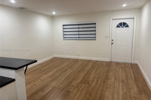 Villa ou maison à louer à Dania Beach, Floride: 3 chambres, 132.57 m2 № 2363431 - photo 9