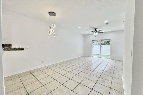 Copropriété à louer à Sunrise, Floride: 2 chambres, 82.31 m2 № 2076199 - photo 5