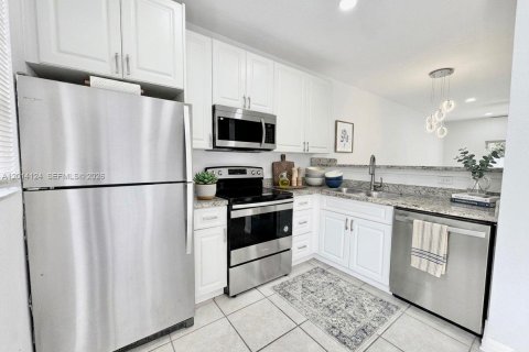 Copropriété à louer à Sunrise, Floride: 2 chambres, 82.31 m2 № 2076199 - photo 3