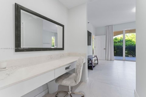 Copropriété à louer à Miami Beach, Floride: 2 chambres, 132.76 m2 № 2077329 - photo 21
