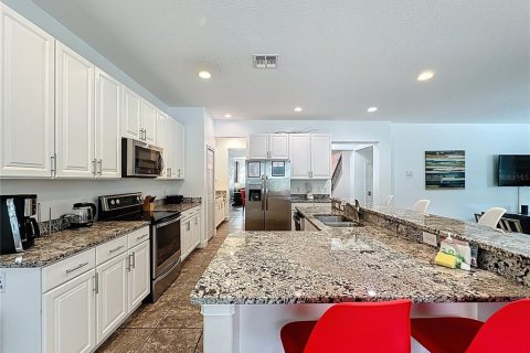 House in Davenport, Florida 6 bedrooms, 332.5 sq.m. № 1721111 - photo 21
