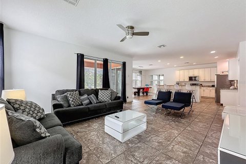 House in Davenport, Florida 6 bedrooms, 332.5 sq.m. № 1721111 - photo 14